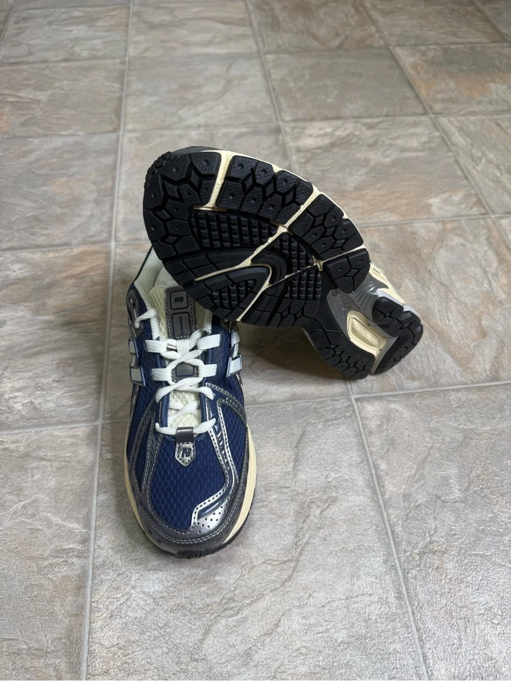 New Balance Men's Navy and White Mesh Athletic Sneakers
